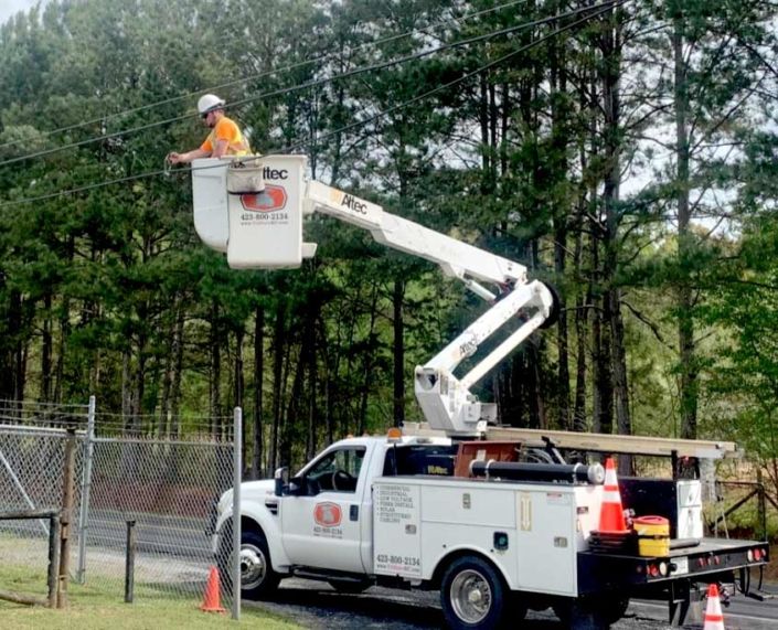 Service & overhead line work, Chattanooga, TN